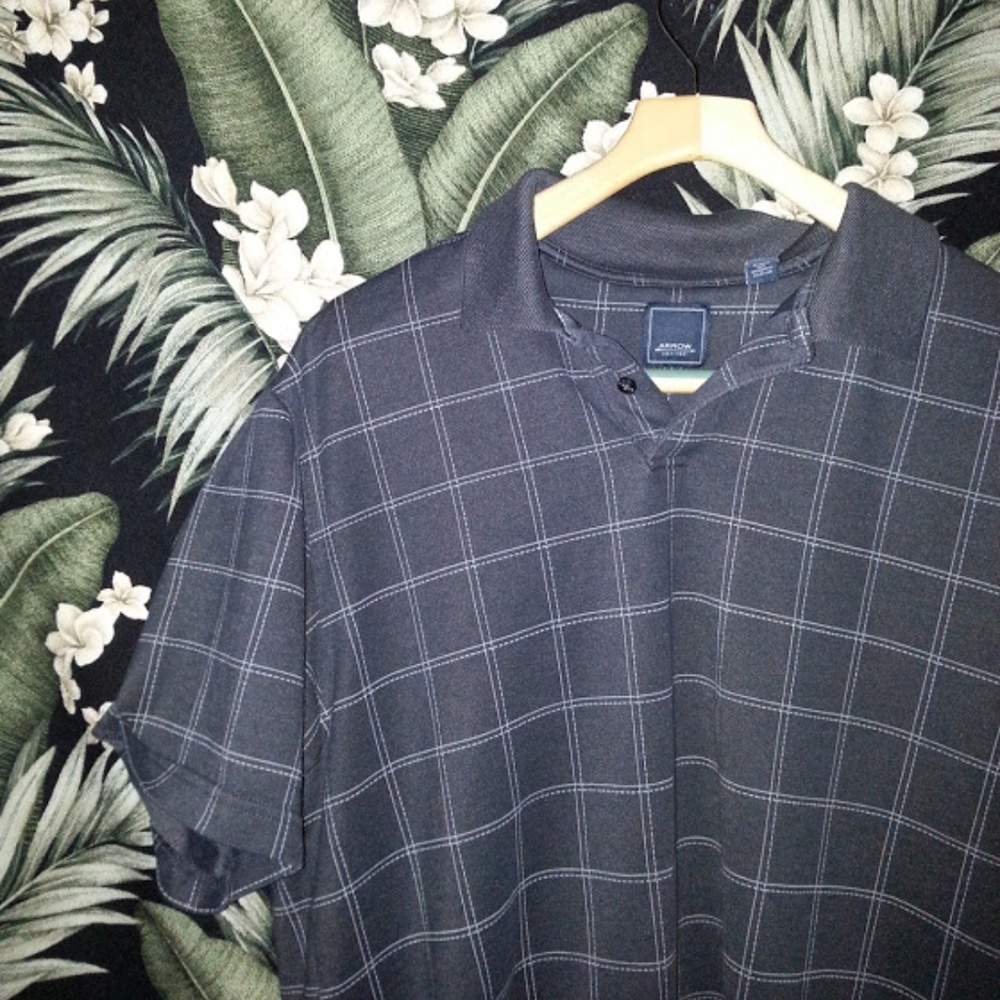 Men's Dark Gray Arrow Short Sleeve Polo